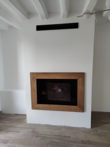 cheminée avec foyer fermé à bois